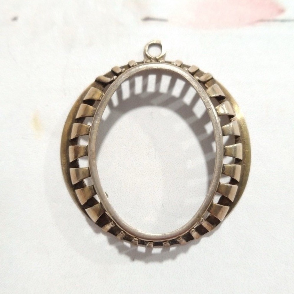 Vintage Oval Pendant Cameo Frame Setting w/ Bail Open Back Gold Tone